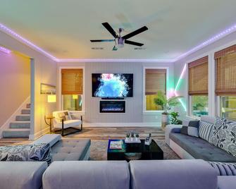 7 min Dtown | Arcade | Hot Tub | Pool | - Dallas - Salon