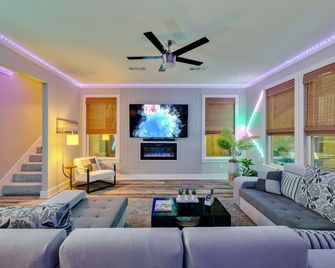 7 min Dtown | Arcade | Hot Tub | Pool | - דאלאס - סלון