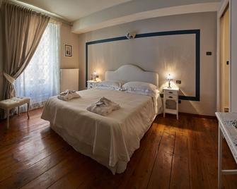 Antico Palazzo - Mondovì - Habitación