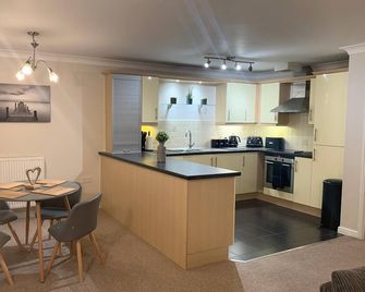 River/Meadow View Apartment - Little Paxton - St. Neots - Küche