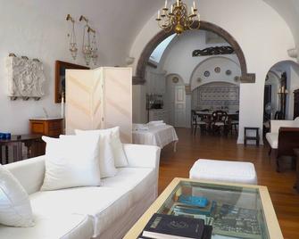 The Palm Rock, Finikia Santorini - Foinikiá - Soggiorno