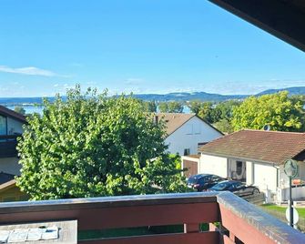 Modern vacation apartment with enchanting lake view - Gaienhofen - Balcony