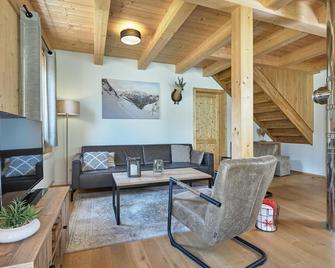Detached chalet with spacious garden - Sankt Michael Im Lungau - Living room