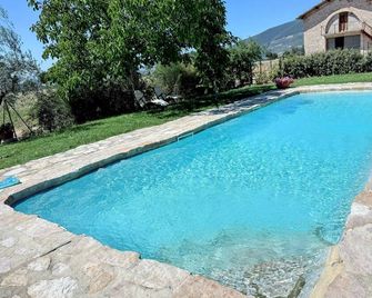 Elegant Farmhouse Retreat in Poreta, Italy - Campello Sul Clitunno - Pool