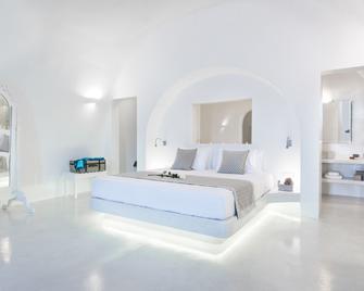 Maregio Suites - Oia - Bedroom