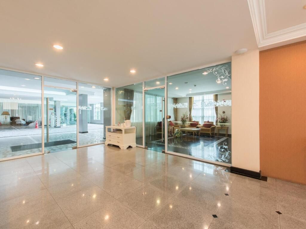 Romance Hotel Srinakarin