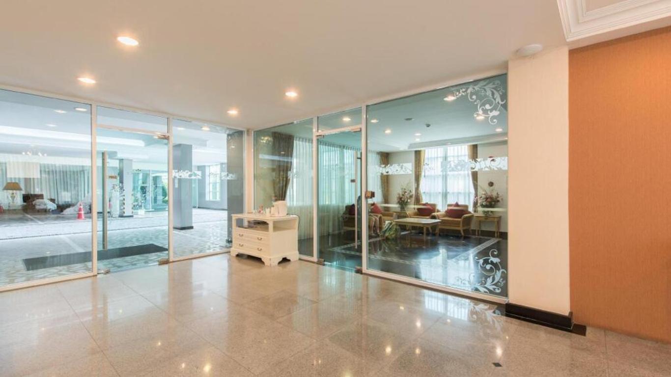 رومانس هوتل سريناكارين