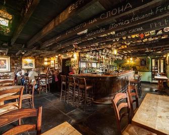 The Elephant's Nest Inn - Tavistock - Bar