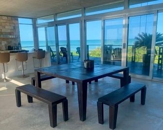 Ocean Villa. 100feet from beach and private - Sisal - Phòng ăn