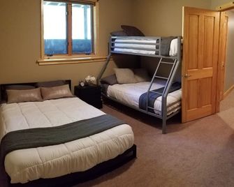 Rustic Chic Vacation Home Steps To Lake Camelot & Minutes To Sand Valley Golf! - Nekoosa - Bedroom