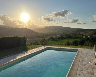 Casa Capriola - Summer Vibes with a view, between sea and mountains! Full Airco - Montelparo - Piscina