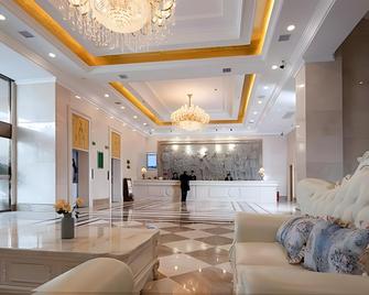 Vienna Hotel Hunan Yiyang Jinshan Road Xiufeng Park - Yiyang - Lobby