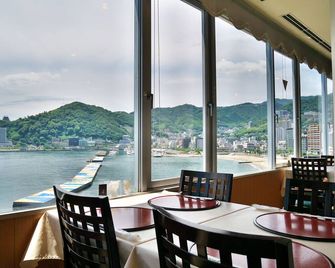 熱海紫藤生活俱樂部旅館 - 熱海市 - 餐廳