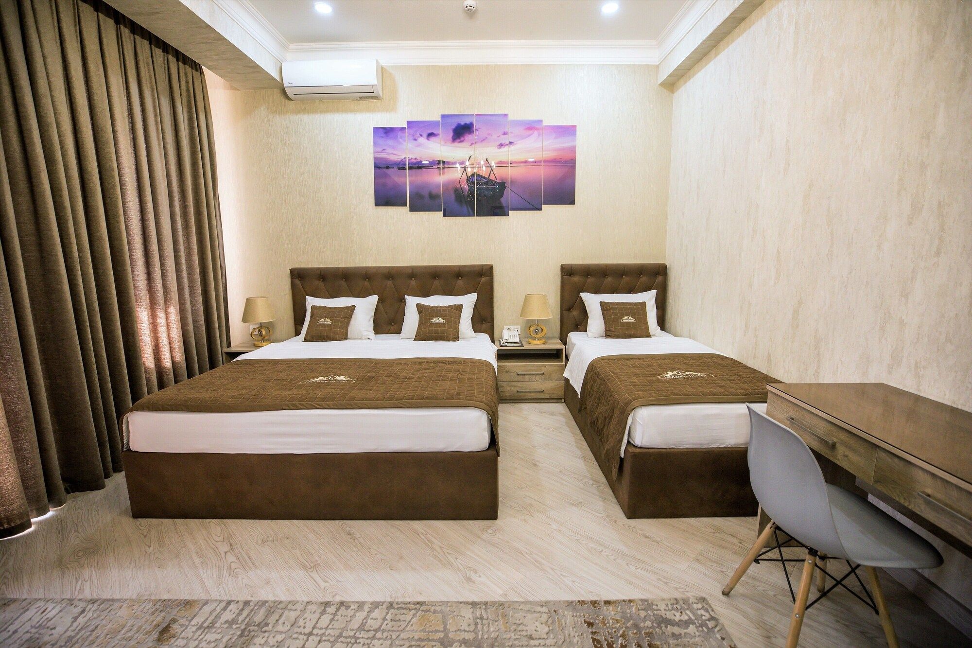 Leader Hotel thumbnail 3