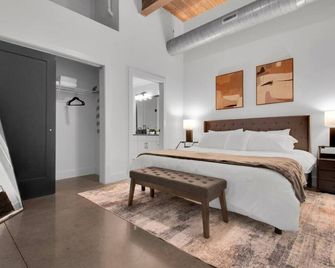 Rustic Meets Modern 2br 2ba - Greenville - Habitación