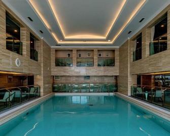 โรงแรมโพลีพลาซ่า - ปักกิ่ง - สระว่ายน้ำ