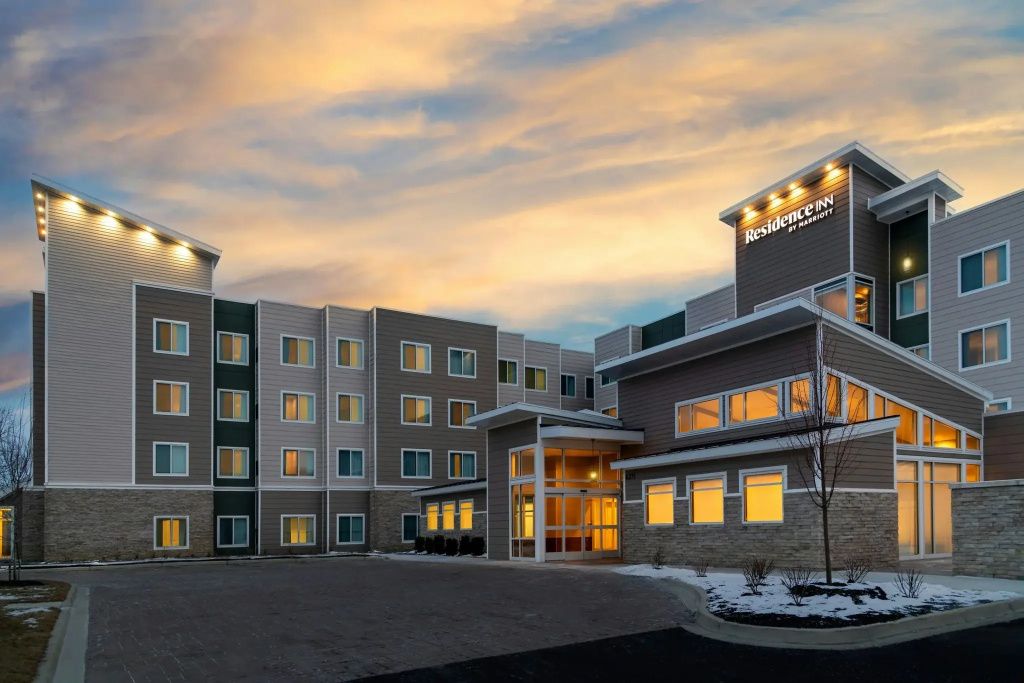 Holiday Inn Express & Suites Detroit - Dearborn By IHG - Dearborn - Building