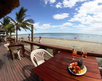 Smugglers Cove Beach Resort and Hotel - Nadi - Patio