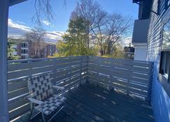 Charming 2 bed with a balcony near Whole Foods, Brown Univ, Downtown - Providence - Balcón