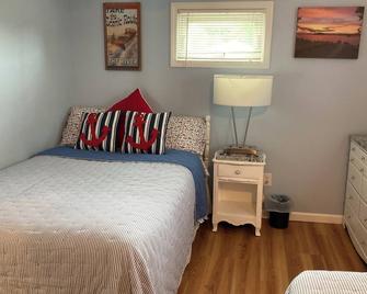 The Only Thing Missing Is You! - Clayton - Habitación