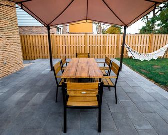 Cosy 3-Bedroom Home in Quiet Cul-de-Sac. - Pickering - Patio
