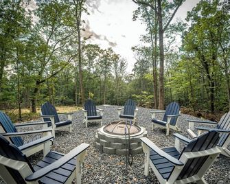 Cozy Cub Den - Brand Cabin Retreat for Nature Lovers in Shenandoah - Shenandoah - Patio