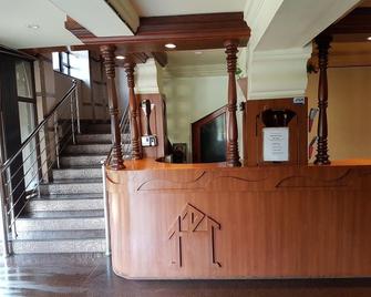 Hotel Darshan - Ooty - Front desk