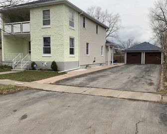 Be At Home Away From Home - Welland - Building