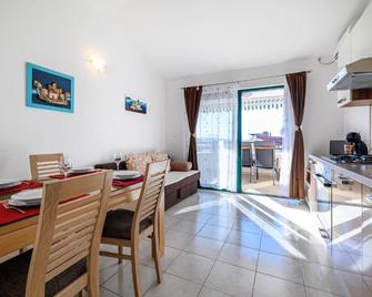Apartments Vala - Zaboric - Dining room