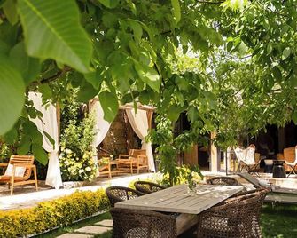 Perlacia Hotel Adatepe - Adatepe - Patio