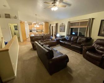 Beautiful home, 8 bedrooms-18 beds-sleeps 30, family friendly - Ammon - Sufragerie