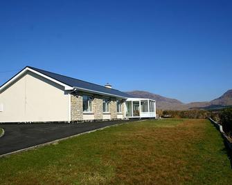 Lake View House. The perfect base for touring the West of Ireland and Connemara. - Recess - Будівля