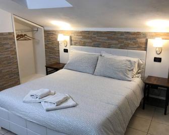 B&B Il Viaggiatore - Marina di Massa - Camera da letto