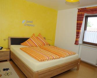 FeWo (53qm) für 4 Personen mit einem Schlafzimmer & Wohnküche - Pleinfeld - Habitación
