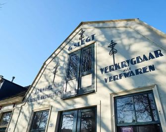 Family home - Edam - Building