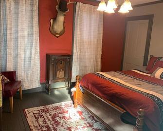 Poe Themed Home Close to Beaches and DE Turf - Milford - Habitación