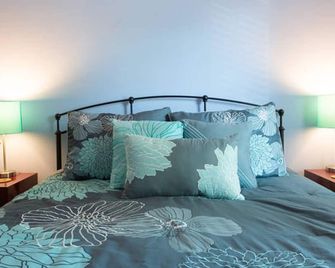 Fernwood Cottage in Historic District - Featuring Local Art - Savannah - Sovrum