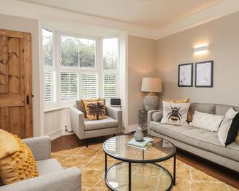 Vine Cottage - Tenterden - Living room