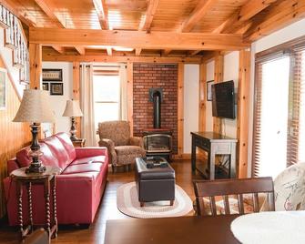 The Lakehouse/Cabin is a Hidden Gem - Columbia - Sala de estar