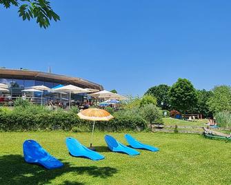 Vacation apartment Königssee with large balcony 65 sqm - Gstadt am Chiemsee - Patio