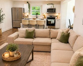 Villa Playera a 20 minutos del uptown de Charlotte frente al Lago - Mount Holly - Sala de estar