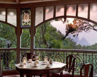Dune Barr House - Verandah in the Forest - Matheran - Balcony
