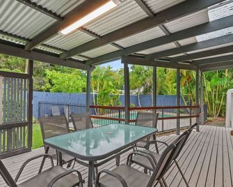 Family Retreat - توجيراونج - شرفة مرصوفة