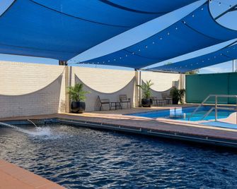 The Phoenix Artesian Spa Resort and Accommodation - Moree - Pool