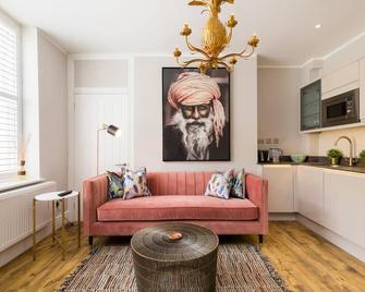 L-Spa Boutique Apartments - Leamington Spa - Living room
