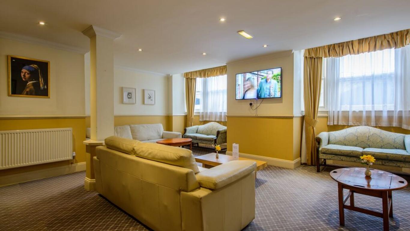 Russell Hotel