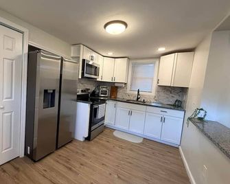 Modern Downtown Newton House Unit - Newton - Küche