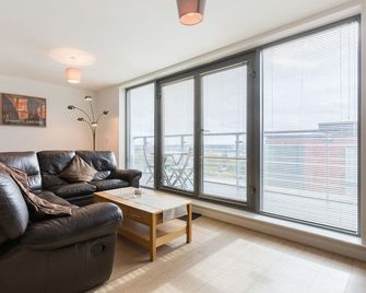 City Centre Penthouse - Birmingham - Living room