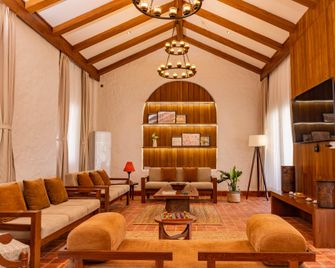 Salbari Heritage Villa - Birtamod - Lounge