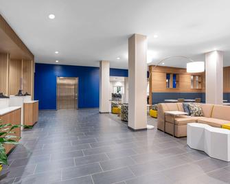 Microtel Inn & Suites by Wyndham South Hill - South Hill - Вітальня